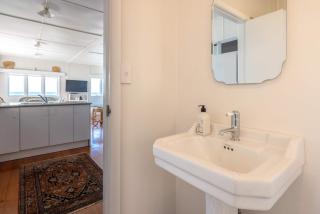 Beachfront Bliss - Stay Waiheke - 3