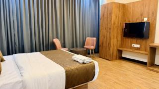 Hotel Revelon Grand - Indore - 4