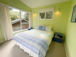 Genuine Kiwi Bach- Stay Waiheke - 3