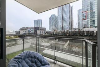 King Bed in downtown so Cozy spacious with spa-like washroom parking wifi Hotel amenities - 4