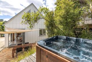 Boathouse Onetangi - Stay Waiheke - 0