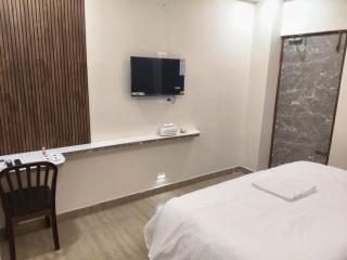 VIJAY BALAJI MAHAL A/C - 7