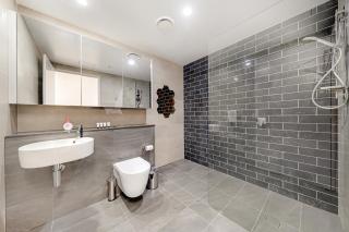 Modern 2BR Retreat by Sydney Olympic Park - 5