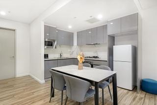 Modern 2BR Retreat by Sydney Olympic Park - 9