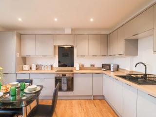 Stylish Felixstowe Apartment with Fabulous Sea Views - 4