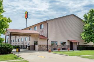 Super 8 by Wyndham Normal Bloomington - 9