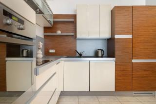 Spacious Apartment with Underground Parking and Terrace by Noclegi Renters - 2