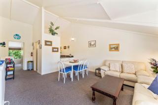 Trailside Escape - Lake Taupo Holiday Home - 7