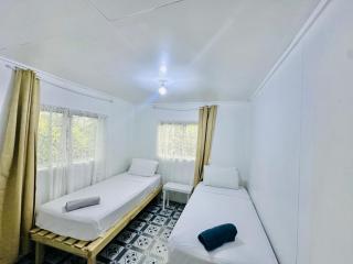 Airport Cottage - Private Twin Room - 9