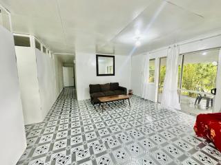 Airport Cottage - Private Twin Room - 3