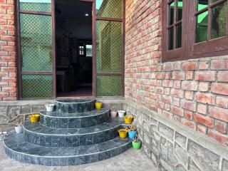 Pine Guest House sawan tangmarg - 5