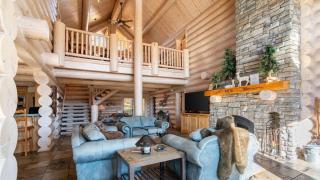 Hot Tub Game Room Large Deck w Incredible View Penticton Lodge by AvantStay - 4