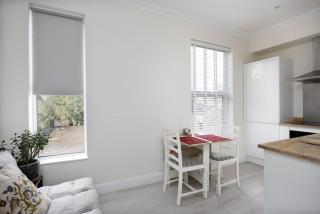 Immaculate 1-bed Apartment in Lincoln by Renzo, Historic Lincoln, Free Wi-Fi! - 6