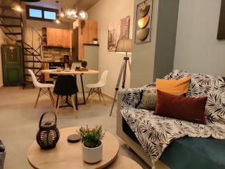 Industrial Nest- 2-Level Flat in Piraeus - 0