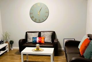 8 person 4 bedroom 4en-suite Free Parking - 8