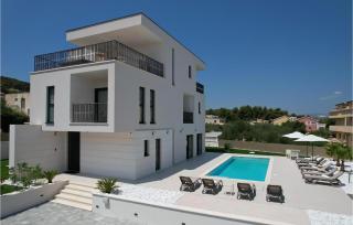 Ocean Front Home In Slatine - 0