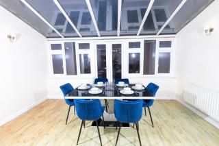 Perfect Booking 5BR Home Near New Hythe Station - 9