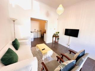 Hermanus 2 bed (Incl King bed) - Walk to the sea! - 2