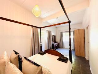 Hermanus 2 bed (Incl King bed) - Walk to the sea! - 8