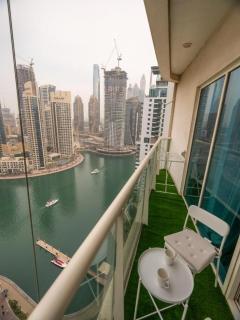 Wonderful 2bd with full marina view HIGH FLOOR - 9