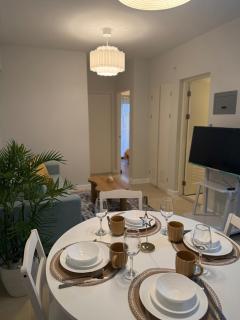 Stylish Cozy Nordic 2BR Netflix & Free Parking - 1