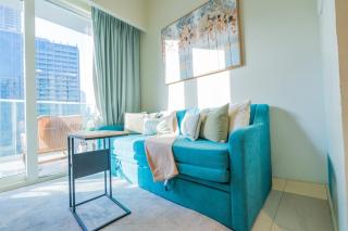 Modern 1BR in Business Bay Balcony Pool Access - 6