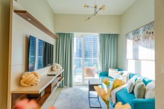 Modern 1BR in Business Bay Balcony Pool Access - 8