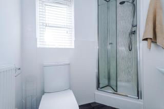 Driveway Stylish 3Bedroom Home in Middleton - Middleton - 3