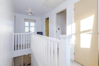 Driveway Stylish 3Bedroom Home in Middleton - Middleton - 1