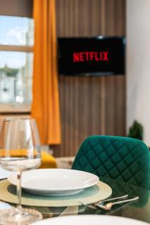 Seaside City Retreat – Modern 2-Bed - 8