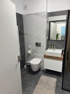 Modern 72m2 Apartment near Coresi Mall - Self Check-in - Free Parking - 5