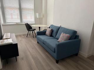 Bright 2-Bed Apartment in Bury Town Centre - 5