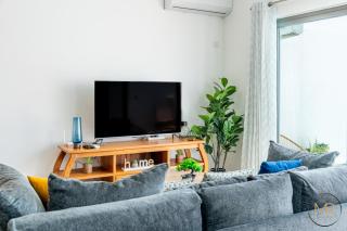 Azure 4 Bedrooms Haven Retreat: Where Tranquility Meets Turquoise Waters, Flic en Flac Mauritius - 3