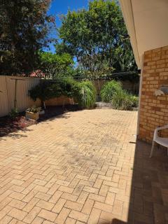 Secluded and private part of the house with space - Perth - 2