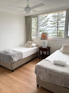 Oceania on Burleigh Beach - Gold Coast - 4