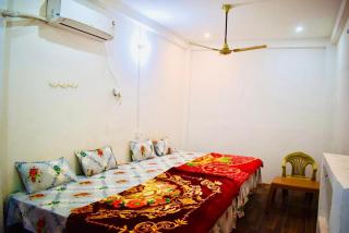 Radha Krishna Paying Guest House - 3