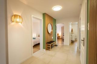 Modern apartment with home cinema & garden - 2