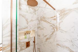 Dragon Suites Luxury Apartments at Rutland Square - 8