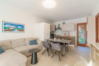 Window on the Park - 9