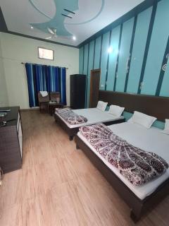 Treat Hotel And Restaurant - Naimishāranya - 2