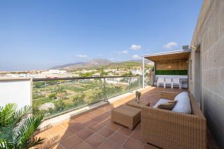 Elegant 3BR Penthouse with Sea View Pool & Garden - 8