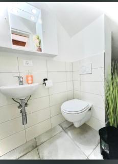 Affittacamere LA CASA DI GIADA a 3 minuti dal casello autostradale di Imola - parcheggio privato e self check-in - 8