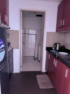 Luxurious Taguig Apartment with Private Pool and Central AC - Manila - 8