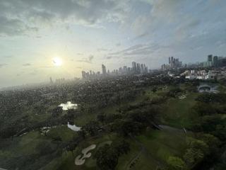 Luxurious Taguig Apartment with Private Pool and Central AC - Manila - 2