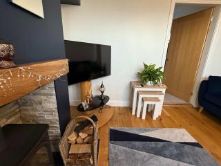 Beautiful 2-Bed Solihull Stay Comfort for up to 5 - 7