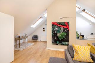 Chic Edinburgh 3-Bedroom 2-Storey House near City Centre with Free Parking - 6