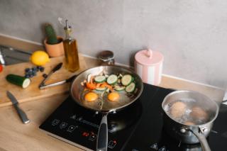 Modern Studio Apartment with Full Kitchen near Belfast - 5