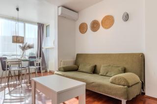 Panoramic views and a swimming pool near the airport - 1