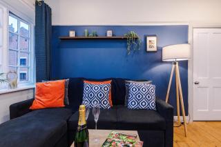 Charming City Centre 3 Bed Flat by 53 Degrees Property- Ideal High St Location - 9