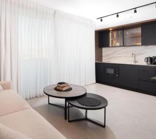 סי סייד אילת סוויטה חדר שינה וסלון עם מרפסת - 9